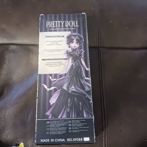 PRETTY DOLL WEDNESDAY ADDAMS FASHION DOLL NEW IN BOX - Picture 2 of 4